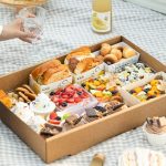 Black Super Big Cardboard Breakfast Grazing Box Square Rectangle Clear Lid Reusable Desert Paper Grazing Box Window 门帘