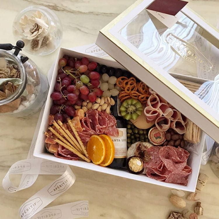 White Cake Grazing Boxes Different Sizes Cardboard and Plastic Window Facing Kraft Food Box Baking Food Paper Packaging