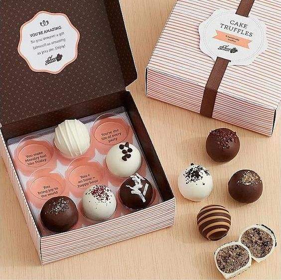 Custom Luxury Fine Chocolate Rigid Paperboard Box with Foil Insert for Celebration Packaging of Sushi for Cookies and Sugars 门帘