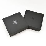 Customized Matte UV Logo Corrugated Kraft Paper Mailer Box With EVA Insert for Gift Packaging Shipping Box 门帘