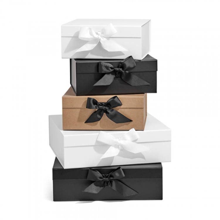 Custom Eco-Friendly Men’s Shoe Dress Box Gold Black Kraft Magnetic Closure Foldable Rigid Cardboard Packaging for Socks Gift